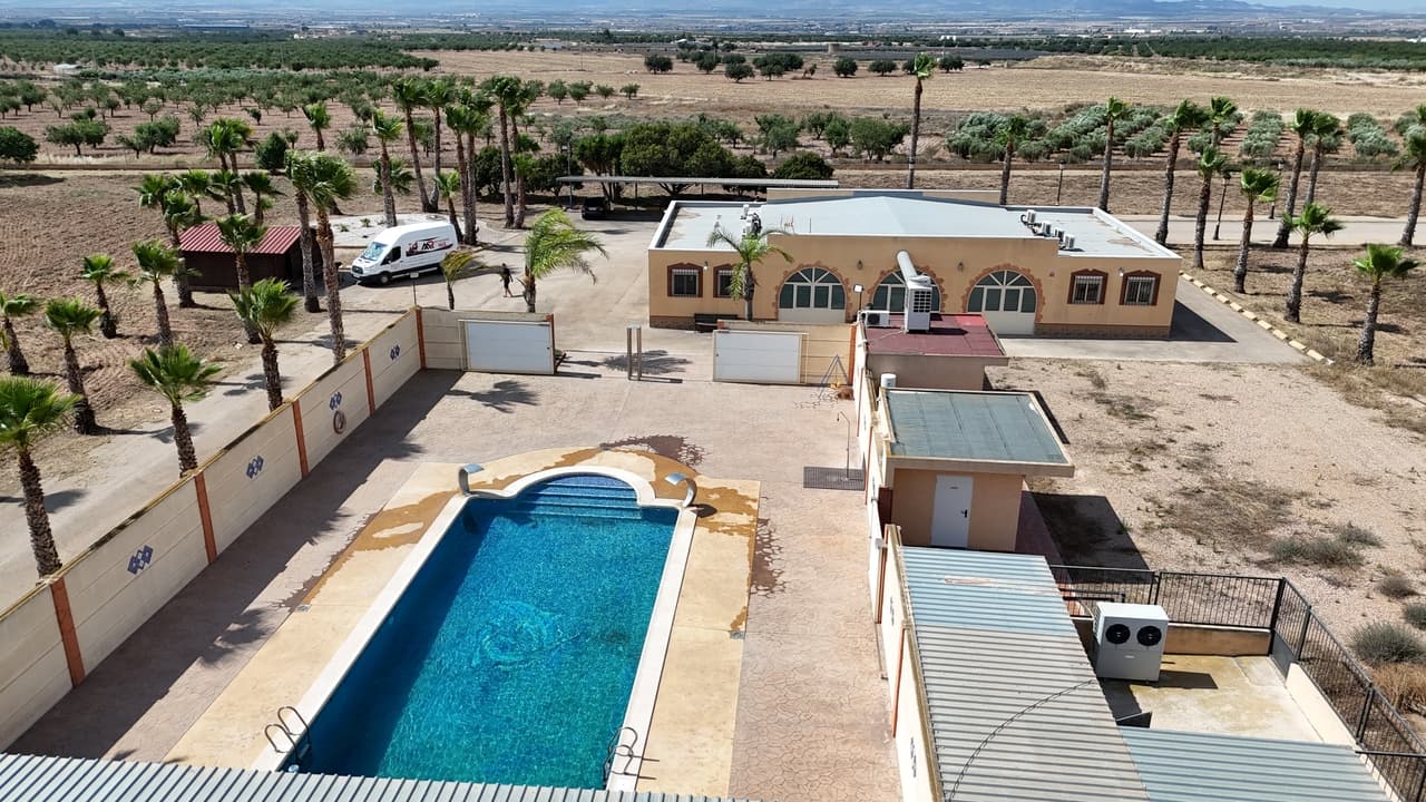 Villa - Chalet de 6 dormitorios en Fuente Alamo de Murcia