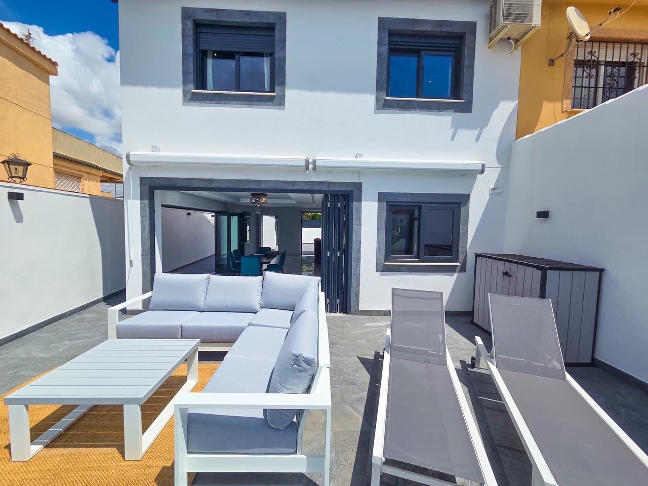 5 bed Townhouse in Los Urrutias