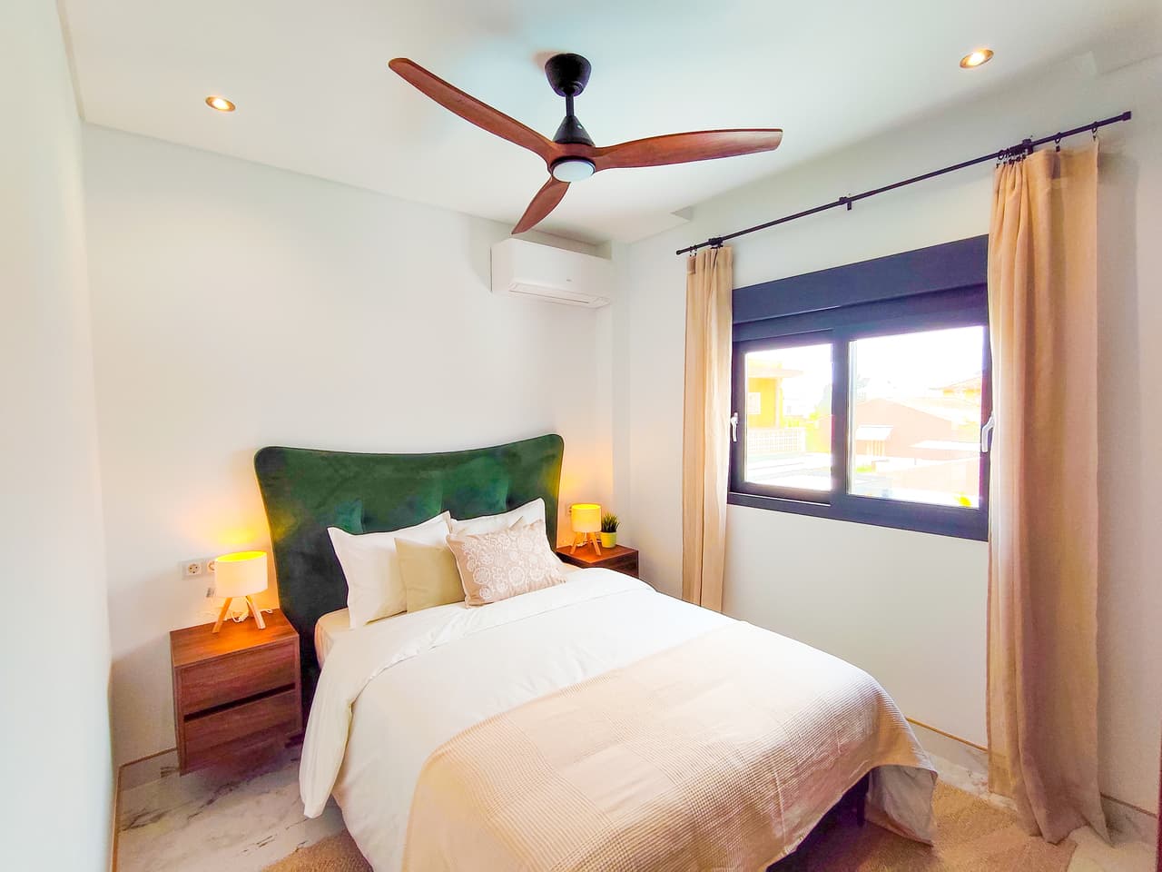 5 bed Townhouse in Los Urrutias