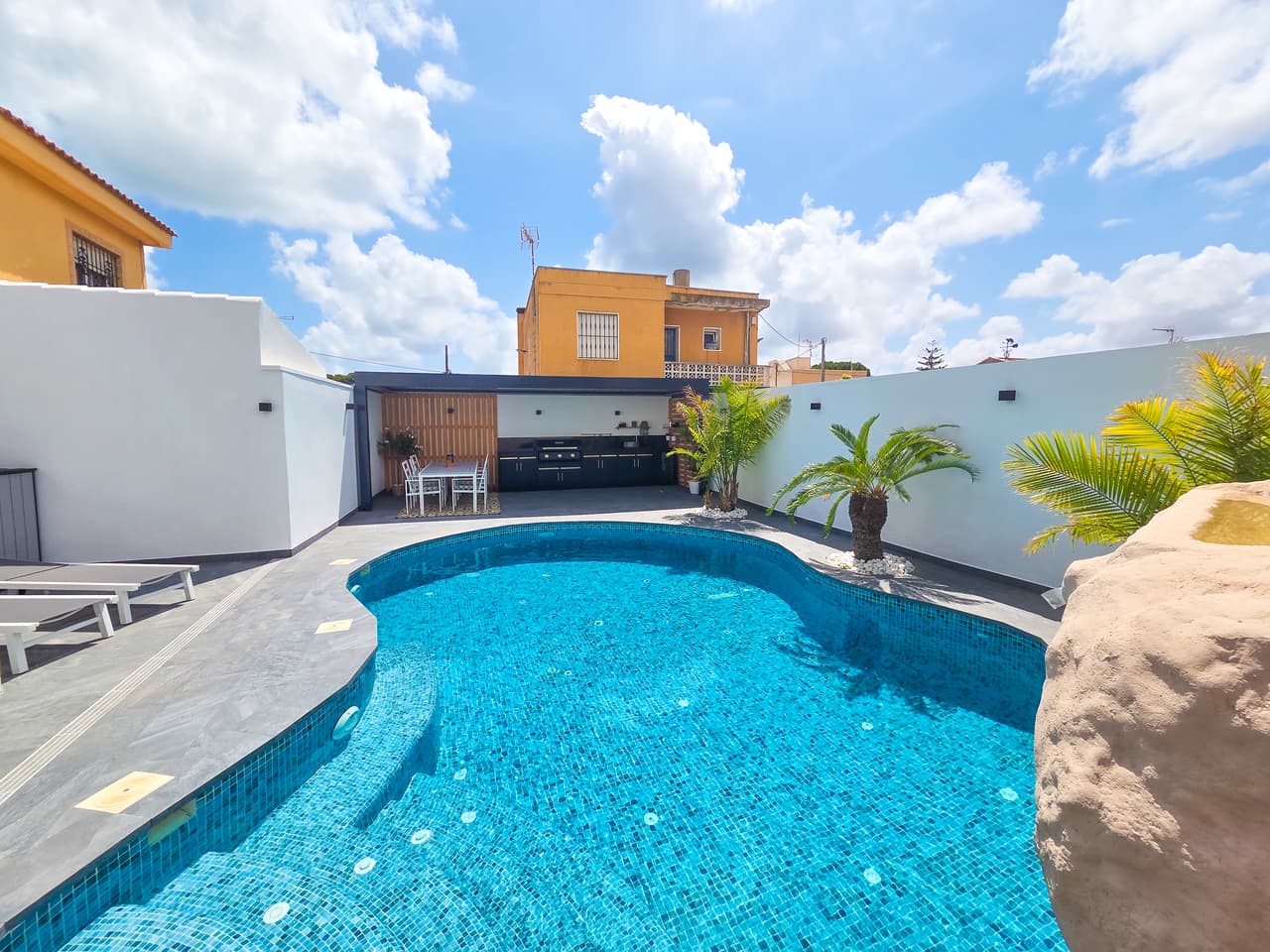 5 bed Townhouse in Los Urrutias