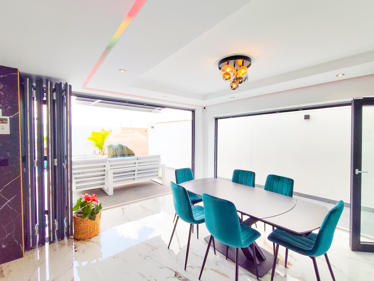 5 bed Townhouse in Los Urrutias