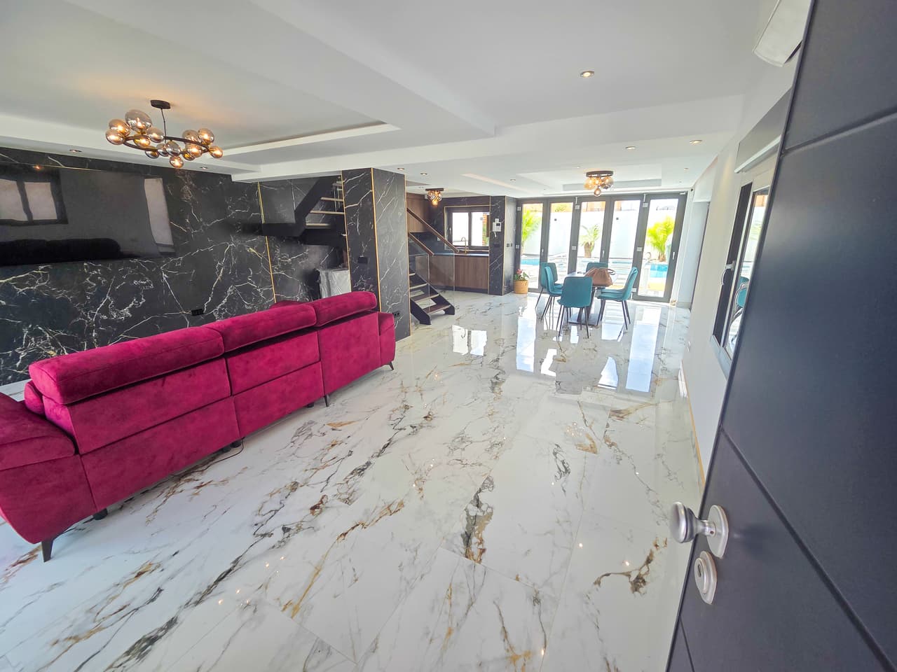 5 bed Townhouse in Los Urrutias