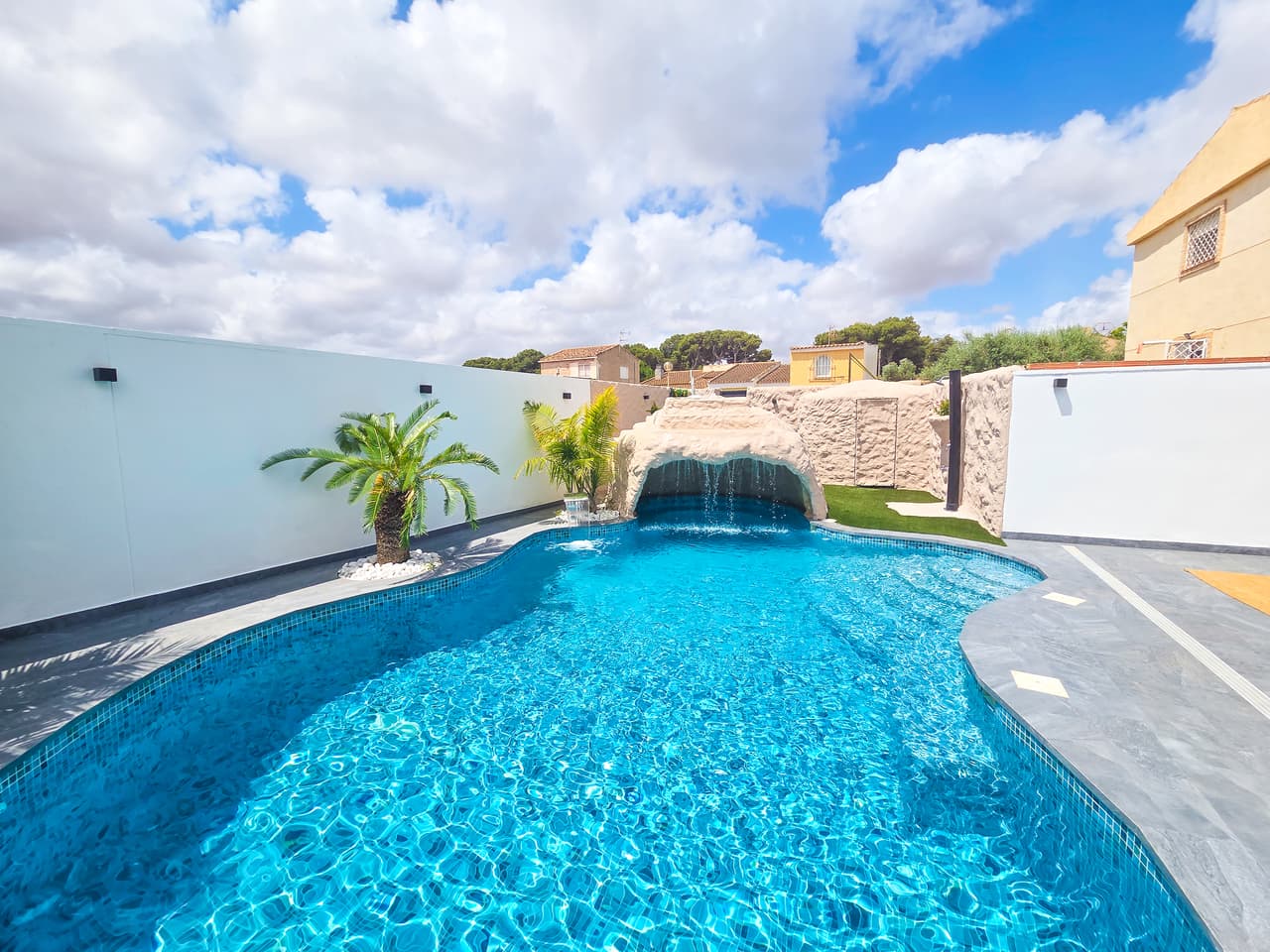 5 bed Townhouse in Los Urrutias
