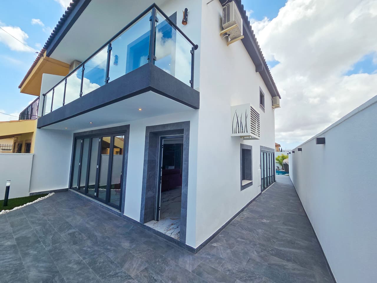 5 bed Townhouse in Los Urrutias