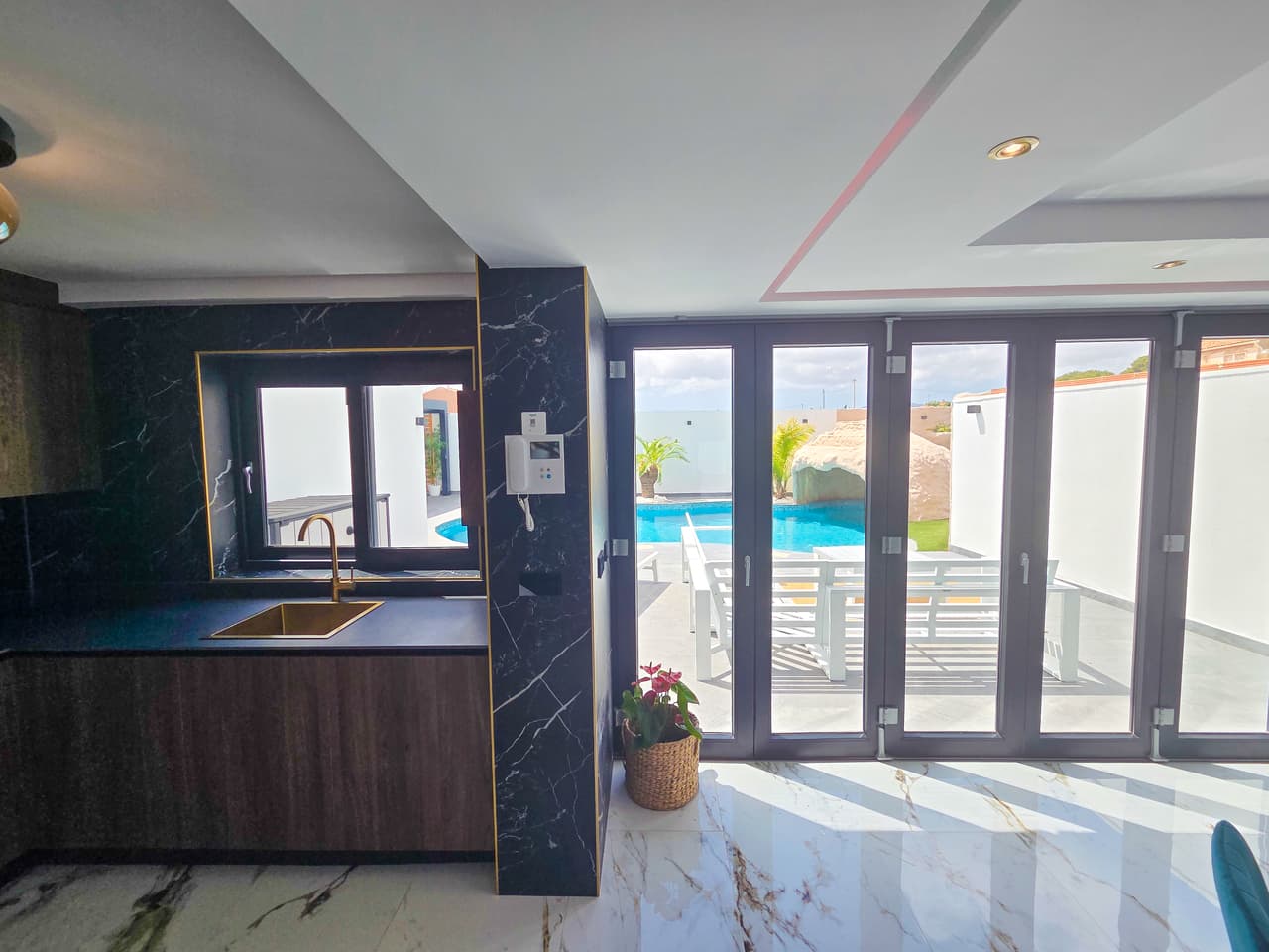 5 bed Townhouse in Los Urrutias