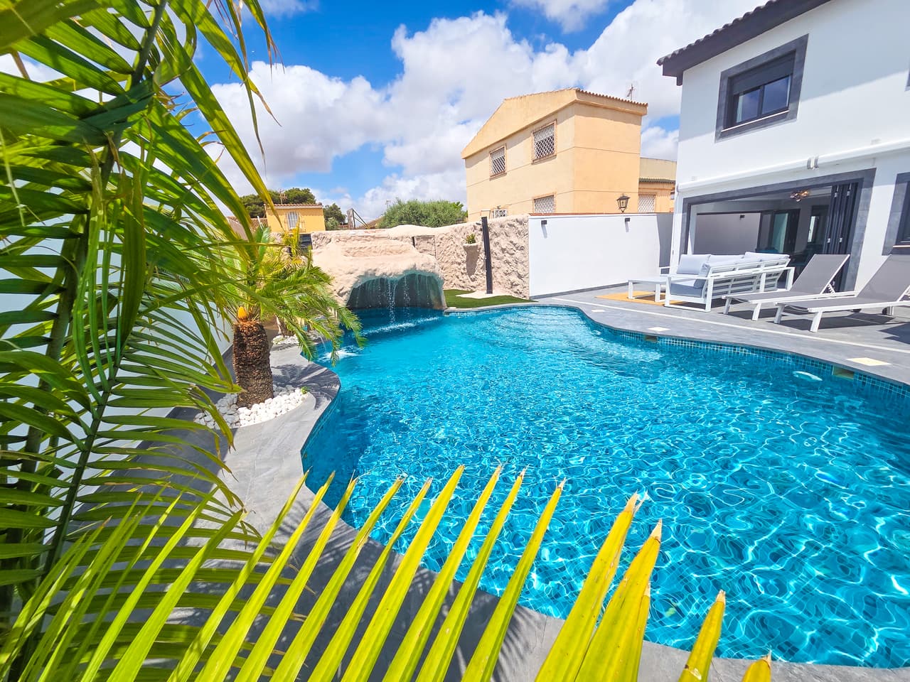 5 bed Townhouse in Los Urrutias