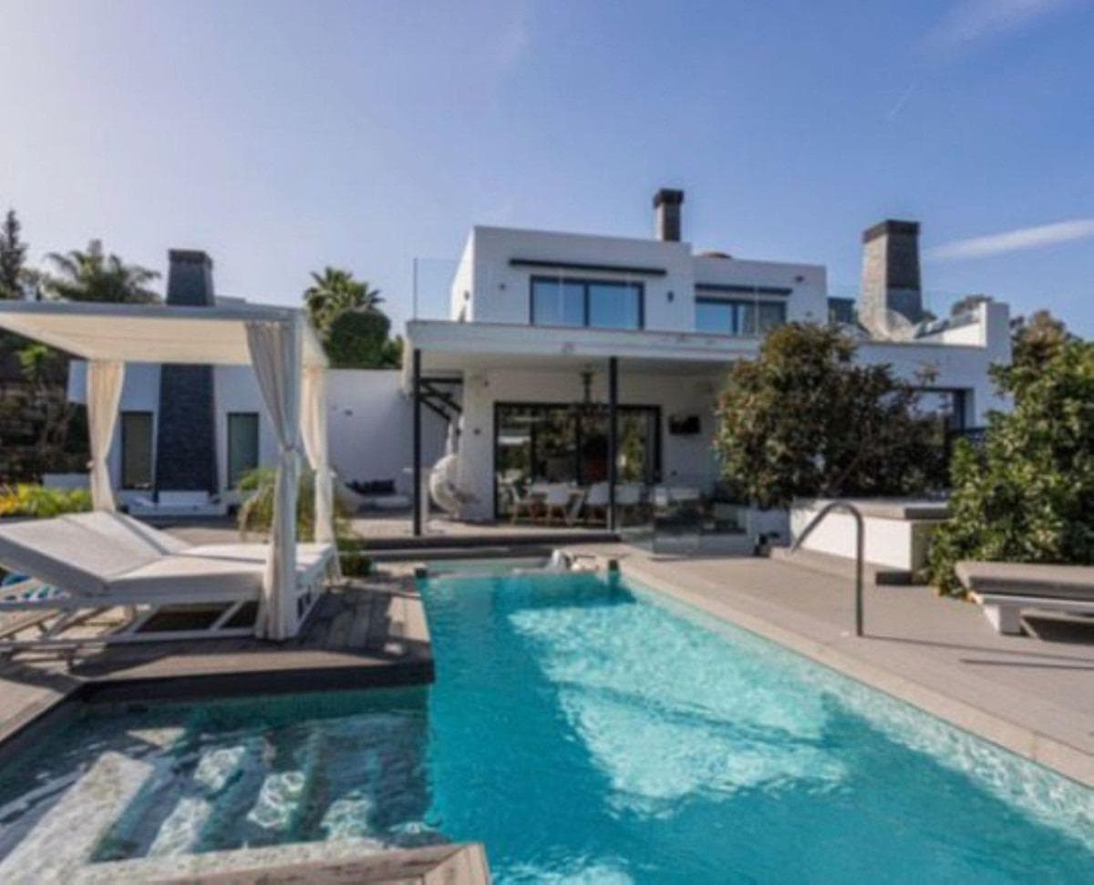 8 bed Detached Villa in Marbella
