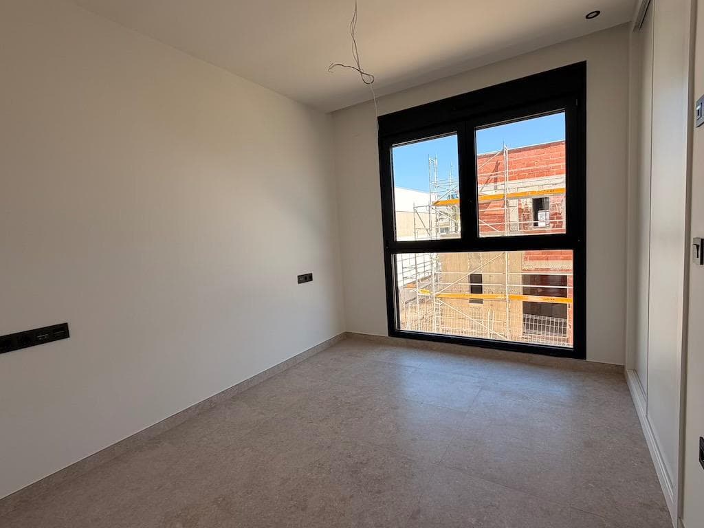 2 bed Middle Floor Apartment in Los Alcazares