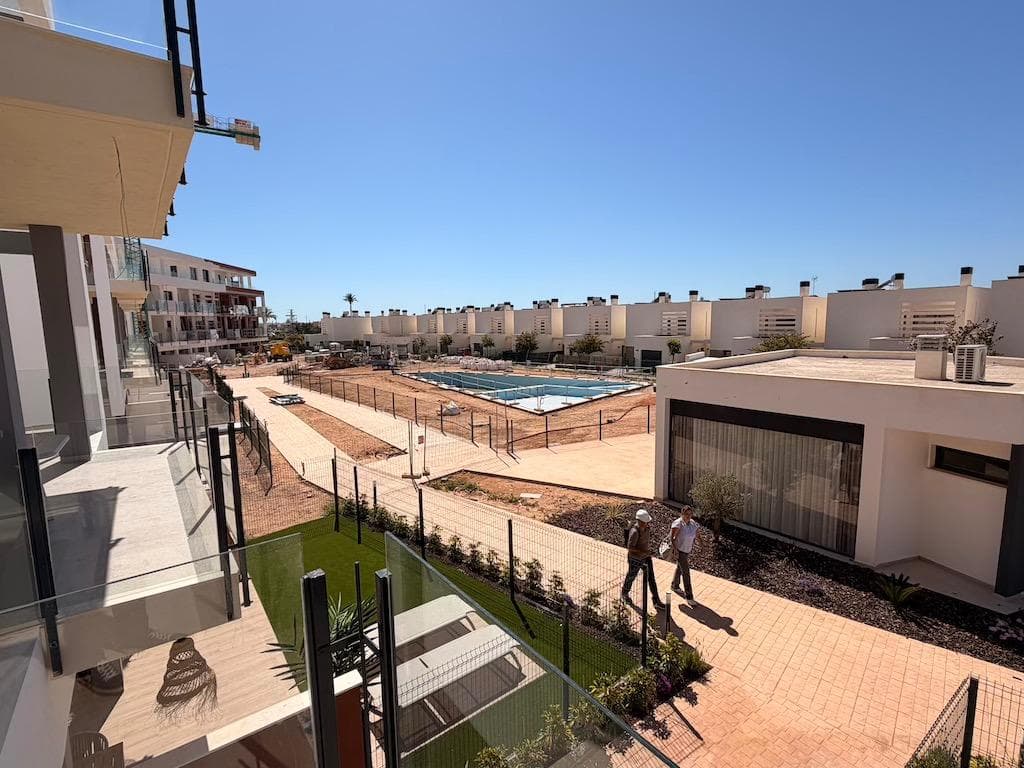2 bed Middle Floor Apartment in Los Alcazares