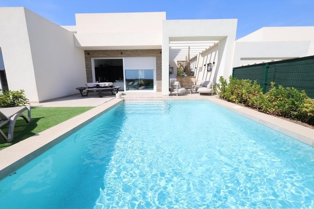 Villa - Chalet de 3 dormitorios en Algorfa