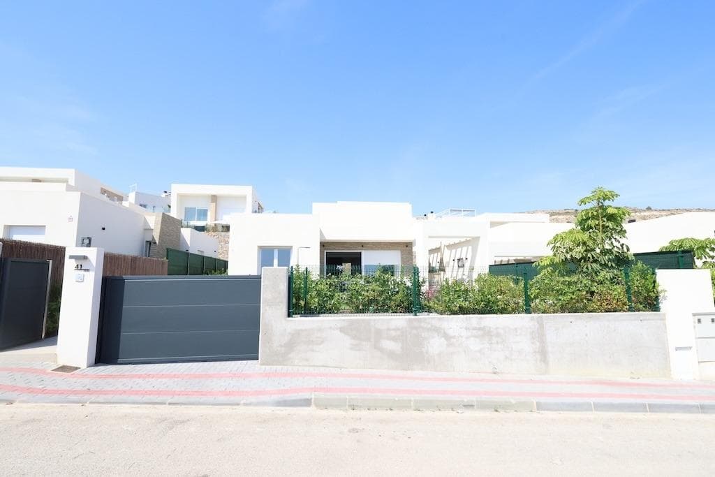 Villa - Chalet de 3 dormitorios en Algorfa