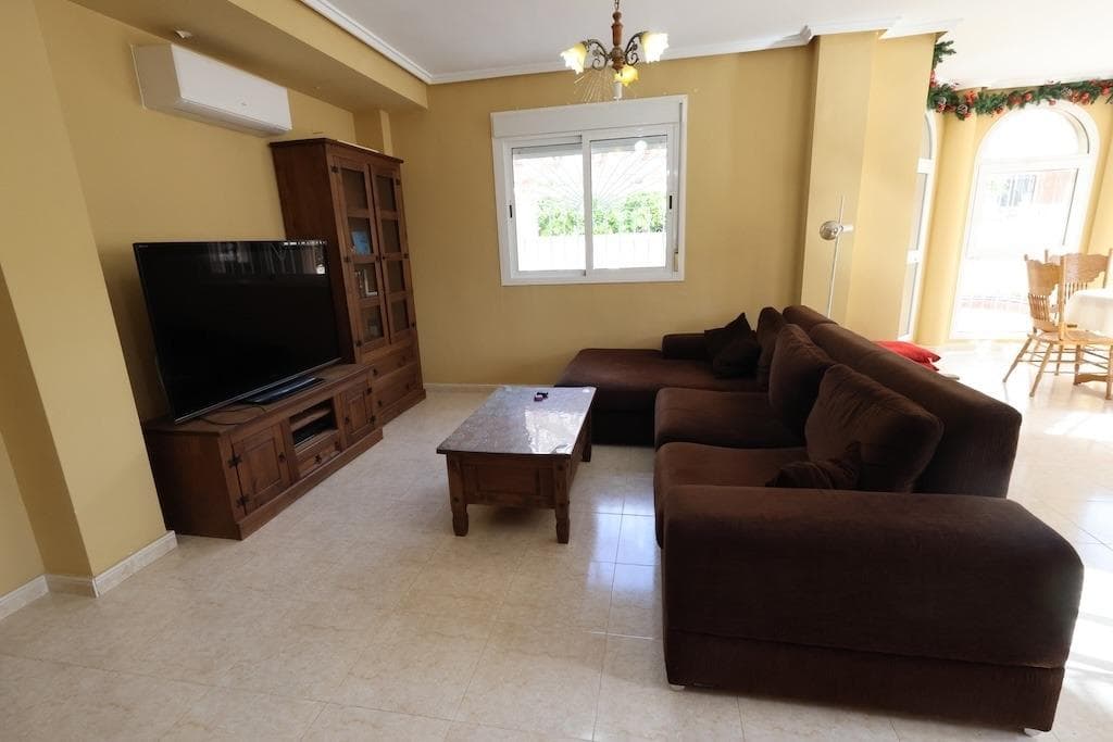 5 bed Townhouse in Rojales
