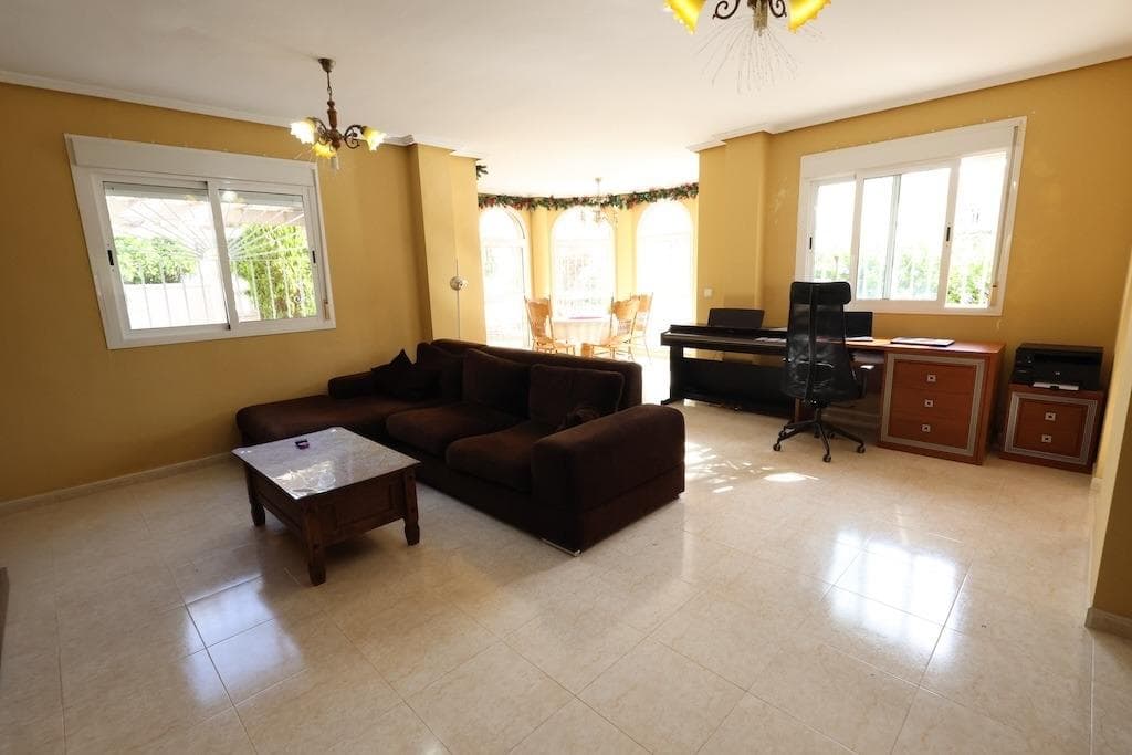 5 bed Townhouse in Rojales