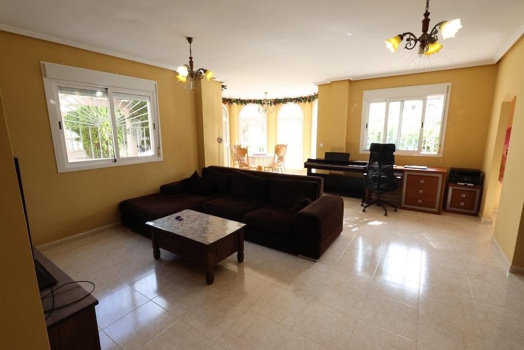 5 bed Townhouse in Rojales