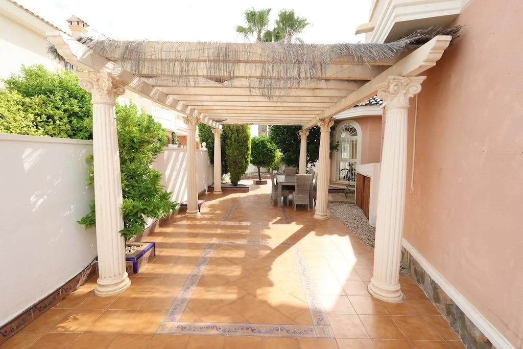 5 bed Townhouse in Rojales