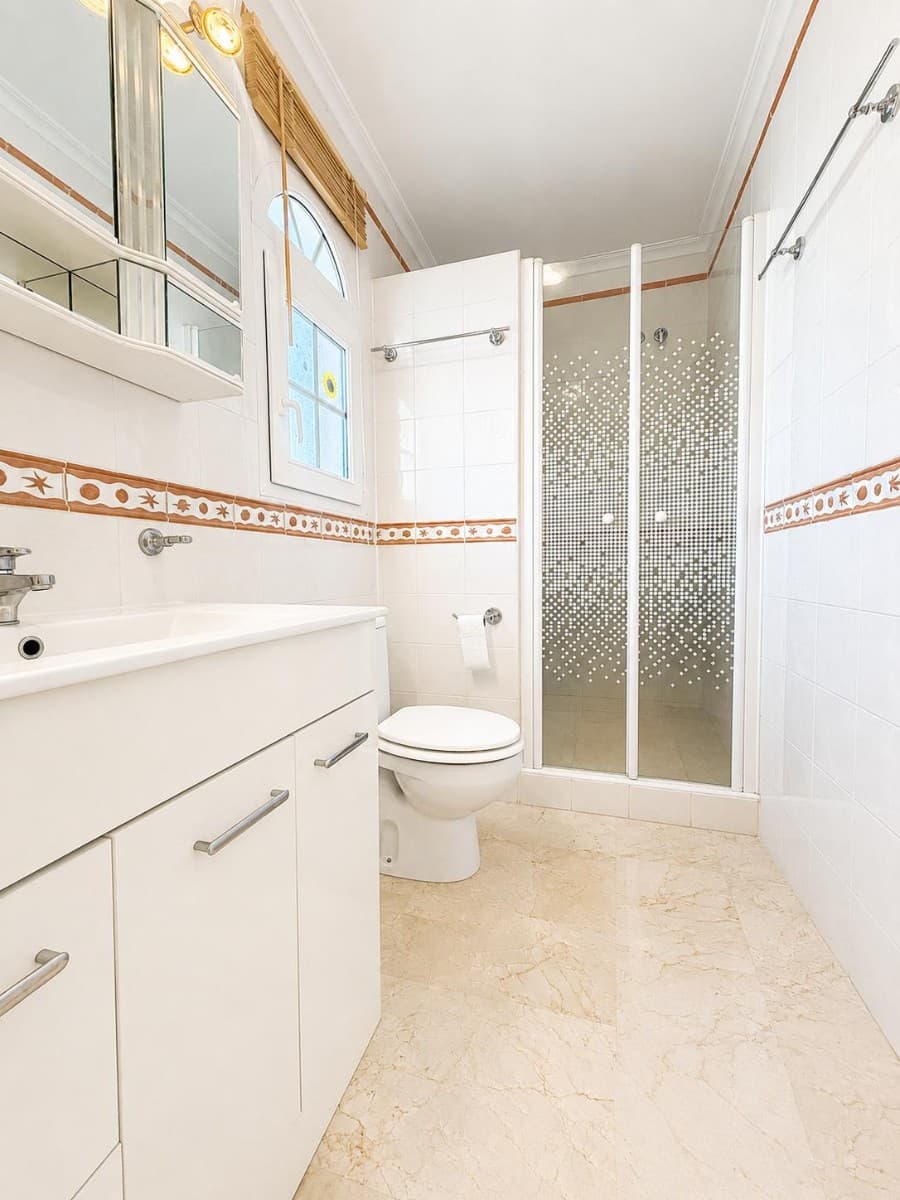 2 bed Middle Floor Apartment in Los Dolses