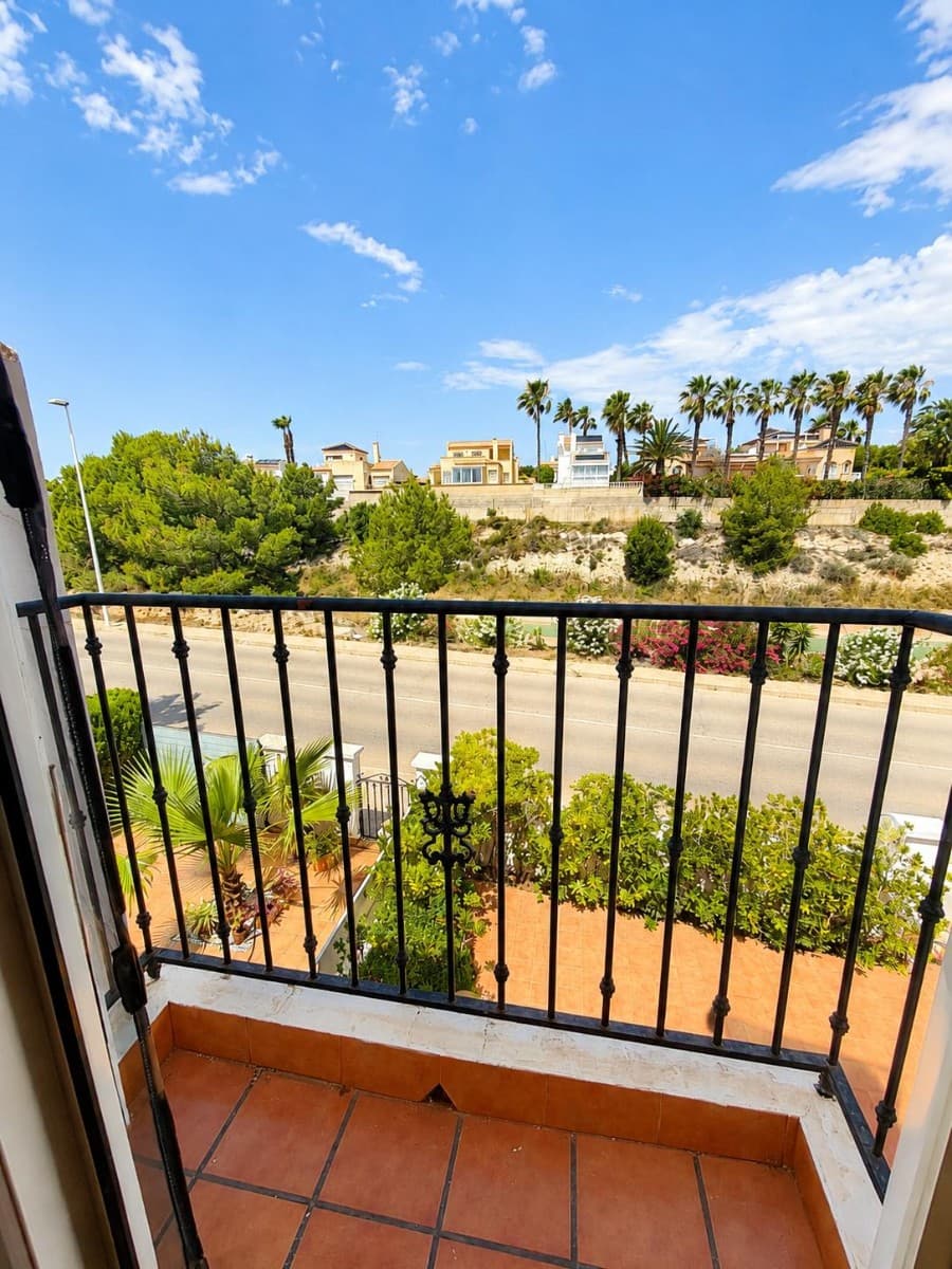 2 bed Middle Floor Apartment in Los Dolses