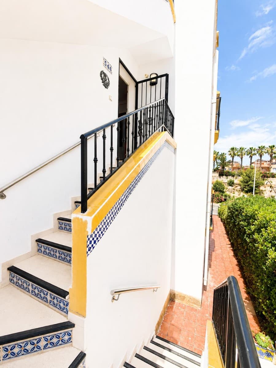 2 bed Middle Floor Apartment in Los Dolses
