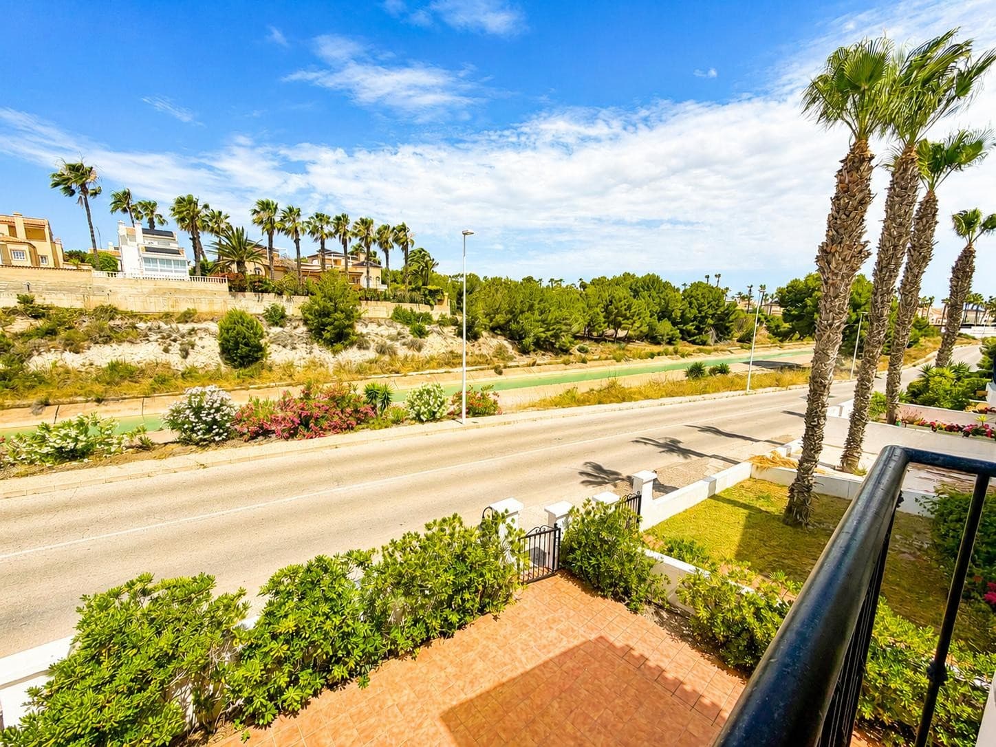 2 bed Middle Floor Apartment in Los Dolses