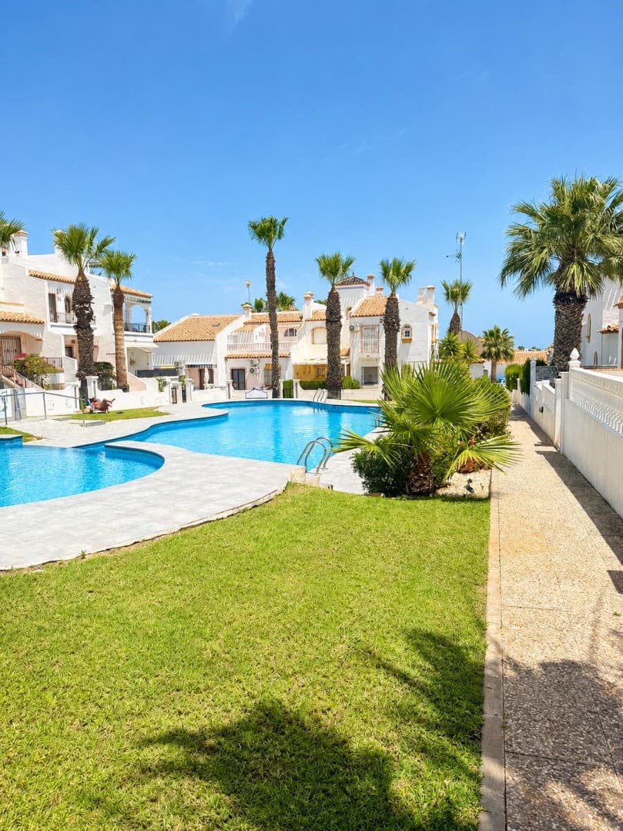 2 bed Middle Floor Apartment in Los Dolses