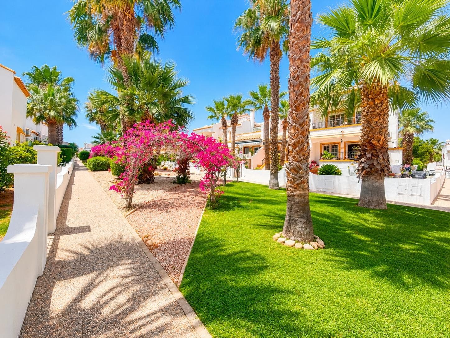 2 bed Middle Floor Apartment in Los Dolses