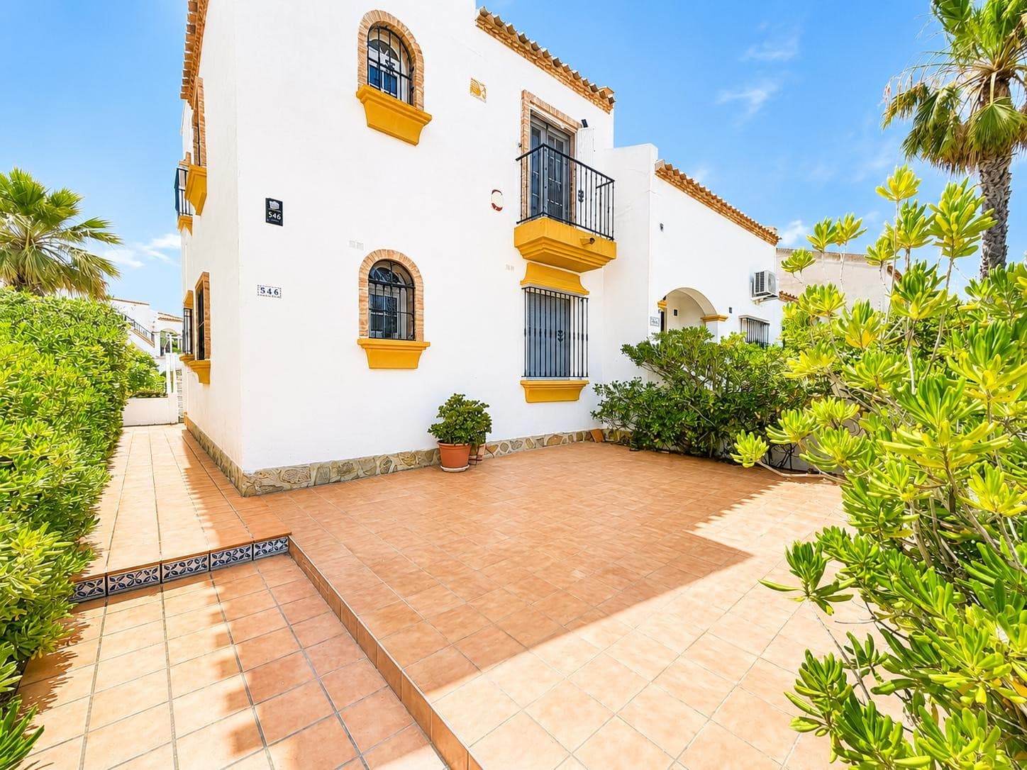 2 bed Middle Floor Apartment in Los Dolses