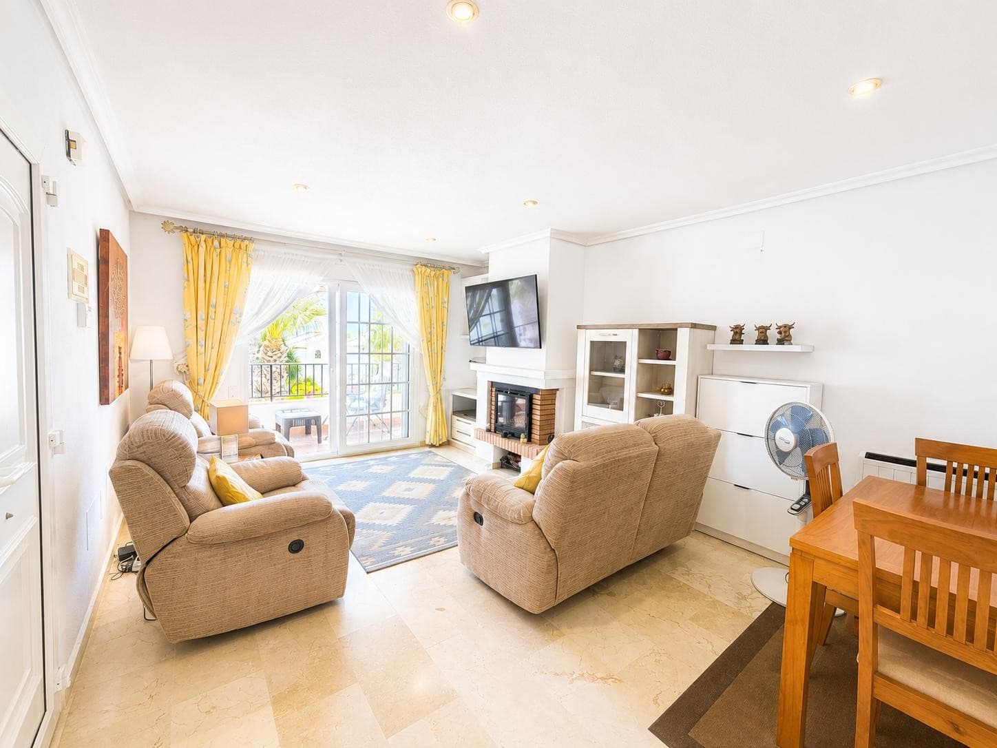 2 bed Middle Floor Apartment in Los Dolses