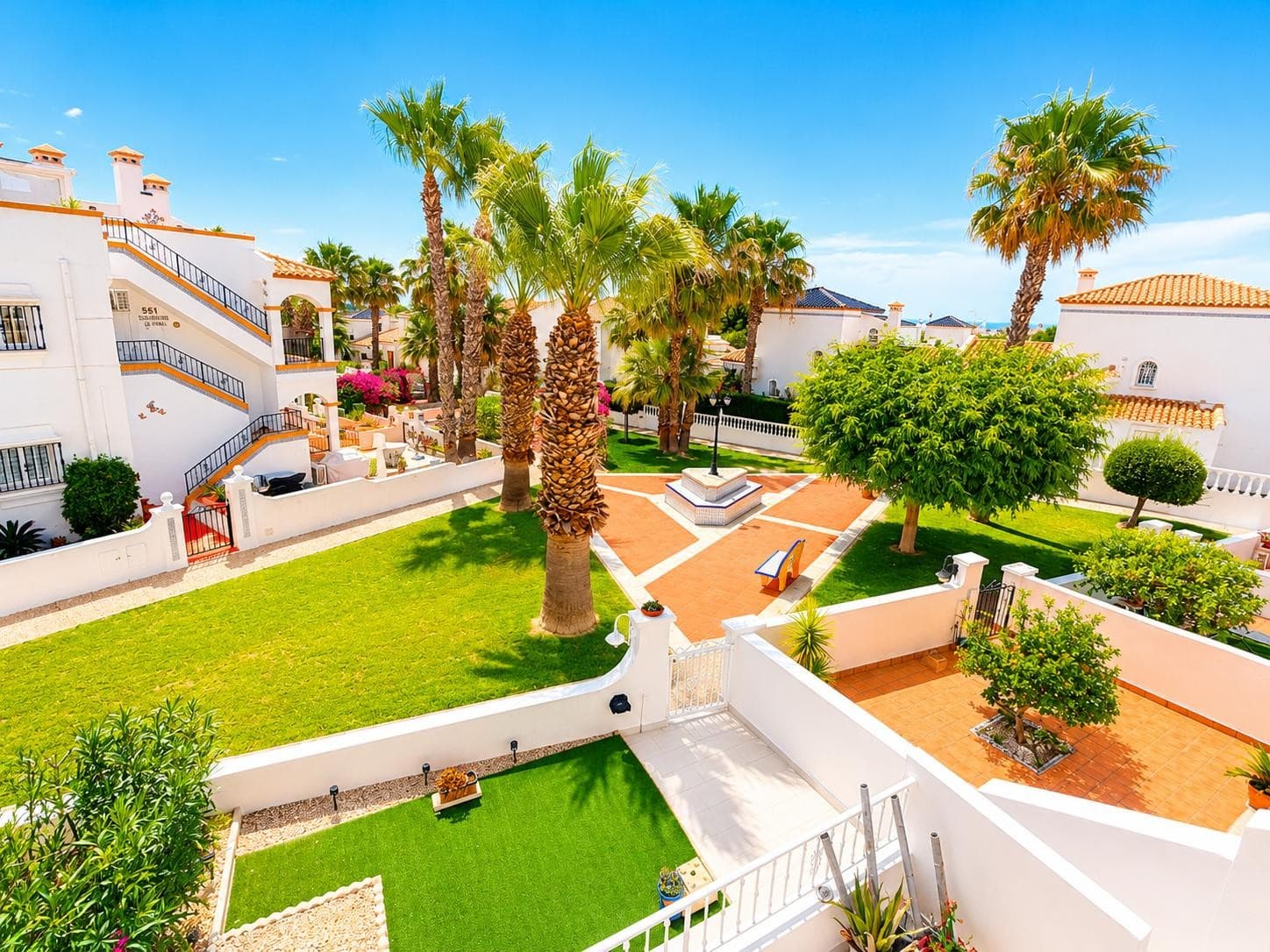 2 bed Middle Floor Apartment in Los Dolses