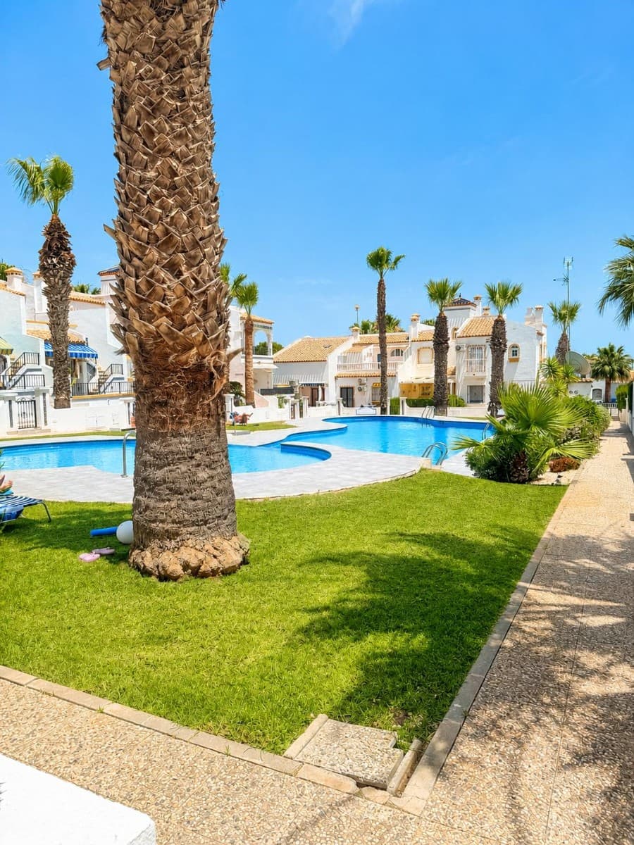 2 bed Middle Floor Apartment in Los Dolses