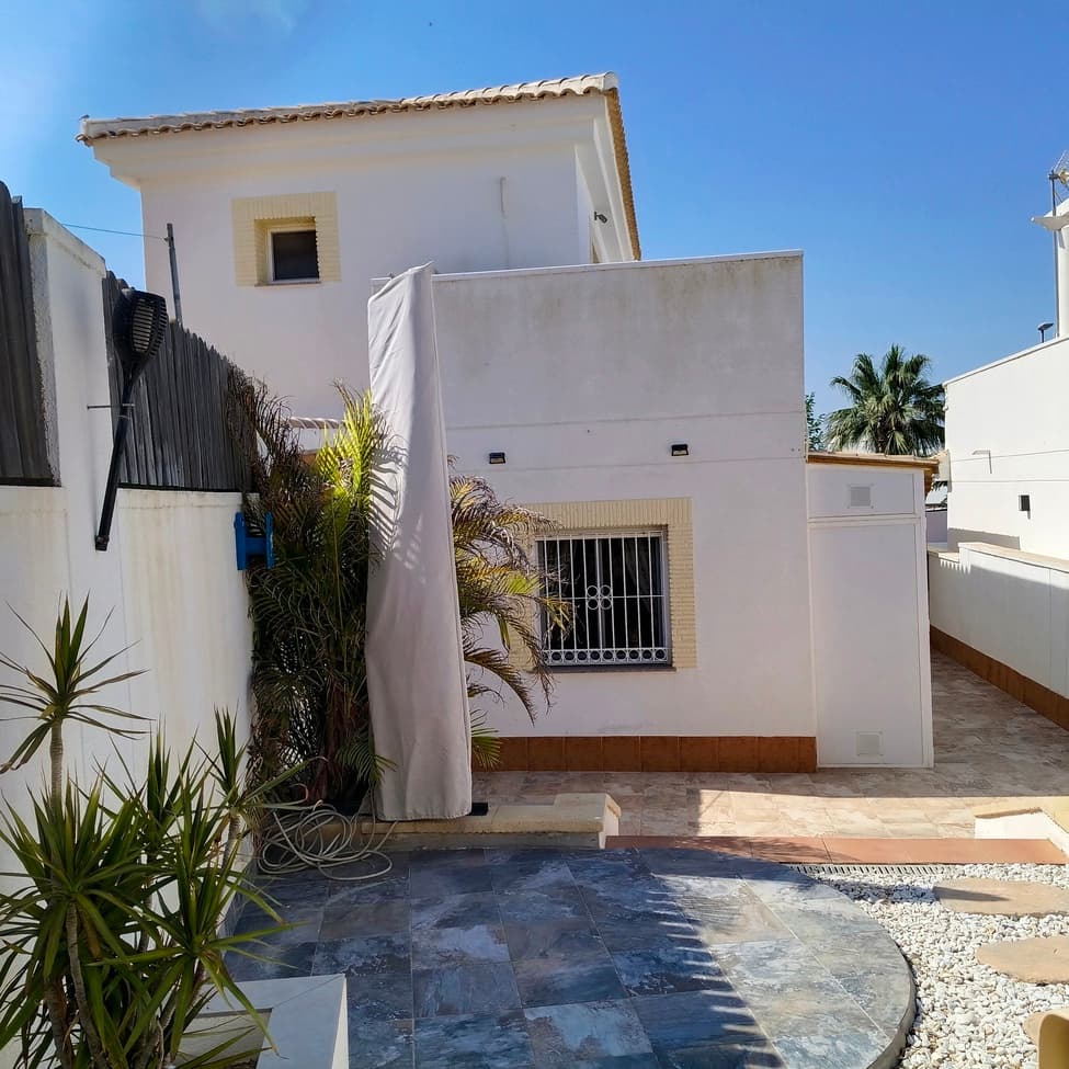 Villa - Chalet de 3 dormitorios en Sucina