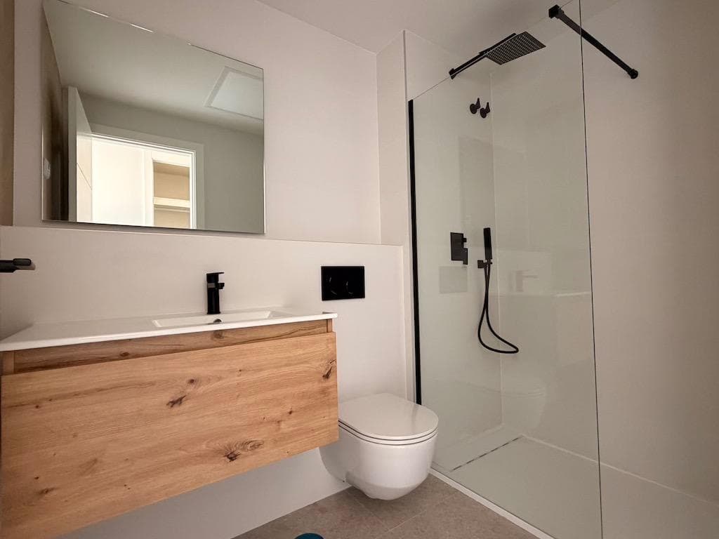 2 bed Middle Floor Apartment in Los Alcazares