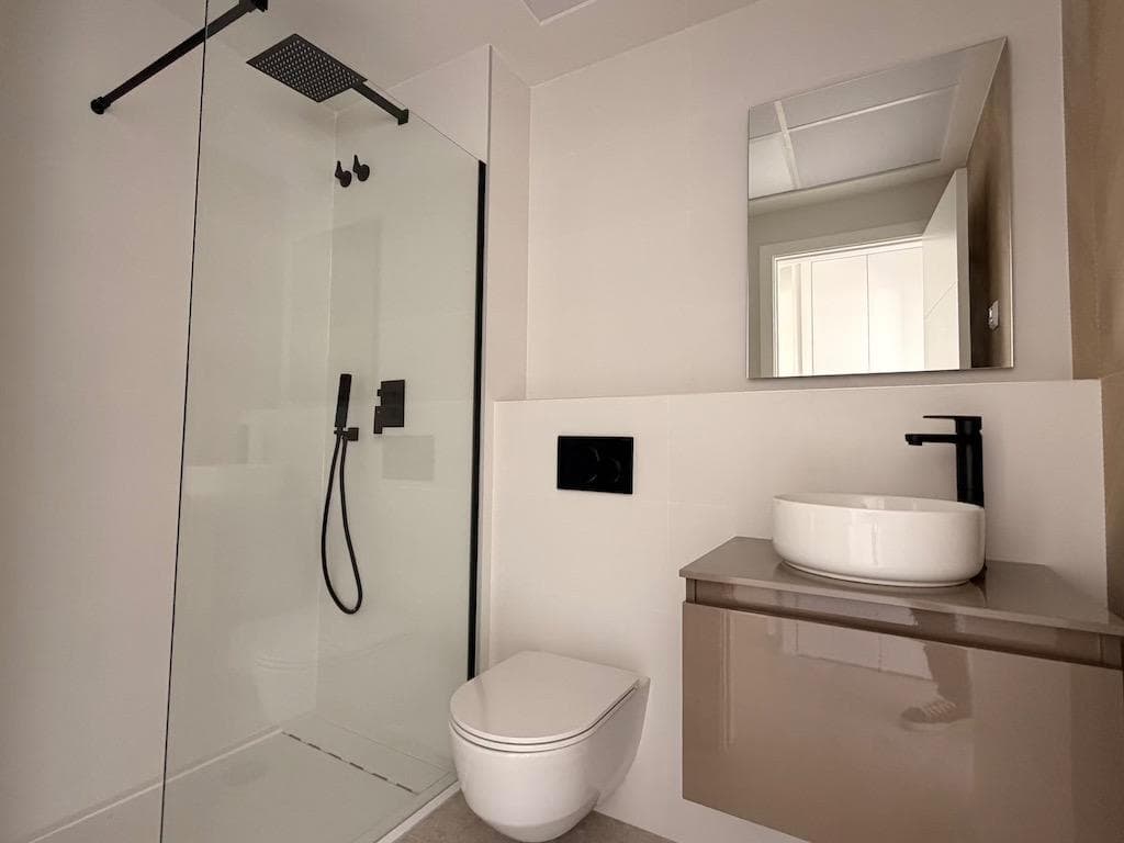 2 bed Middle Floor Apartment in Los Alcazares