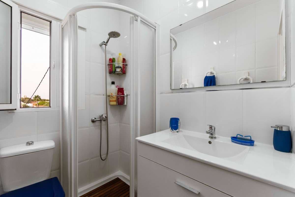 3 bed Middle Floor Apartment in Lo Pagan