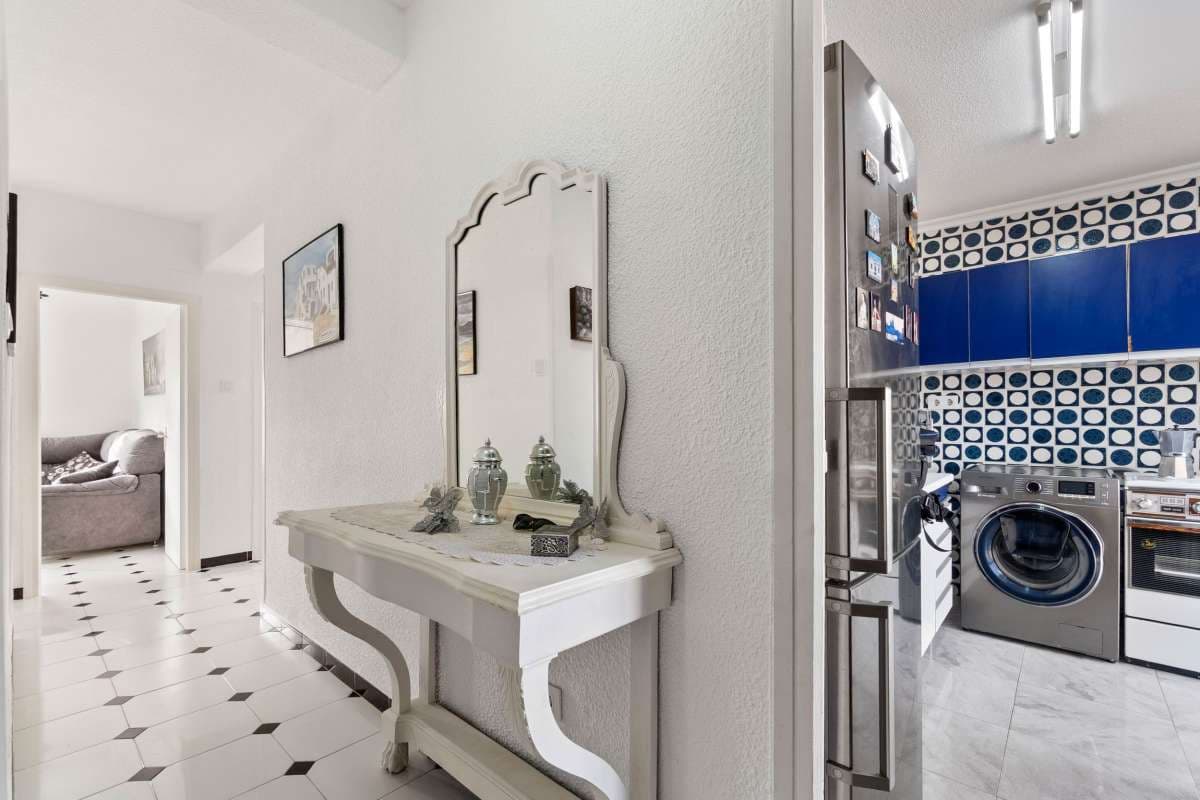 3 bed Middle Floor Apartment in Lo Pagan