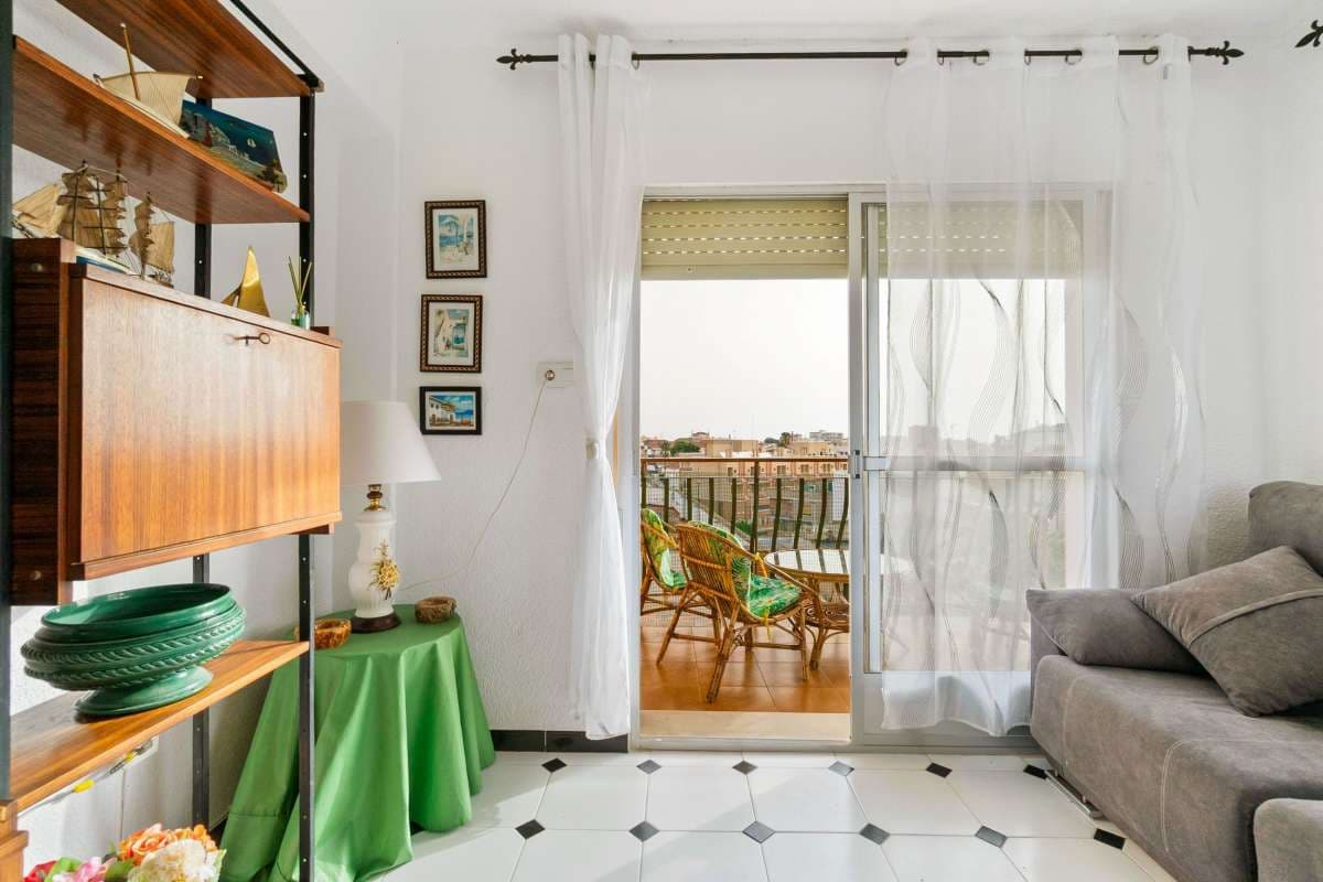 3 bed Middle Floor Apartment in Lo Pagan