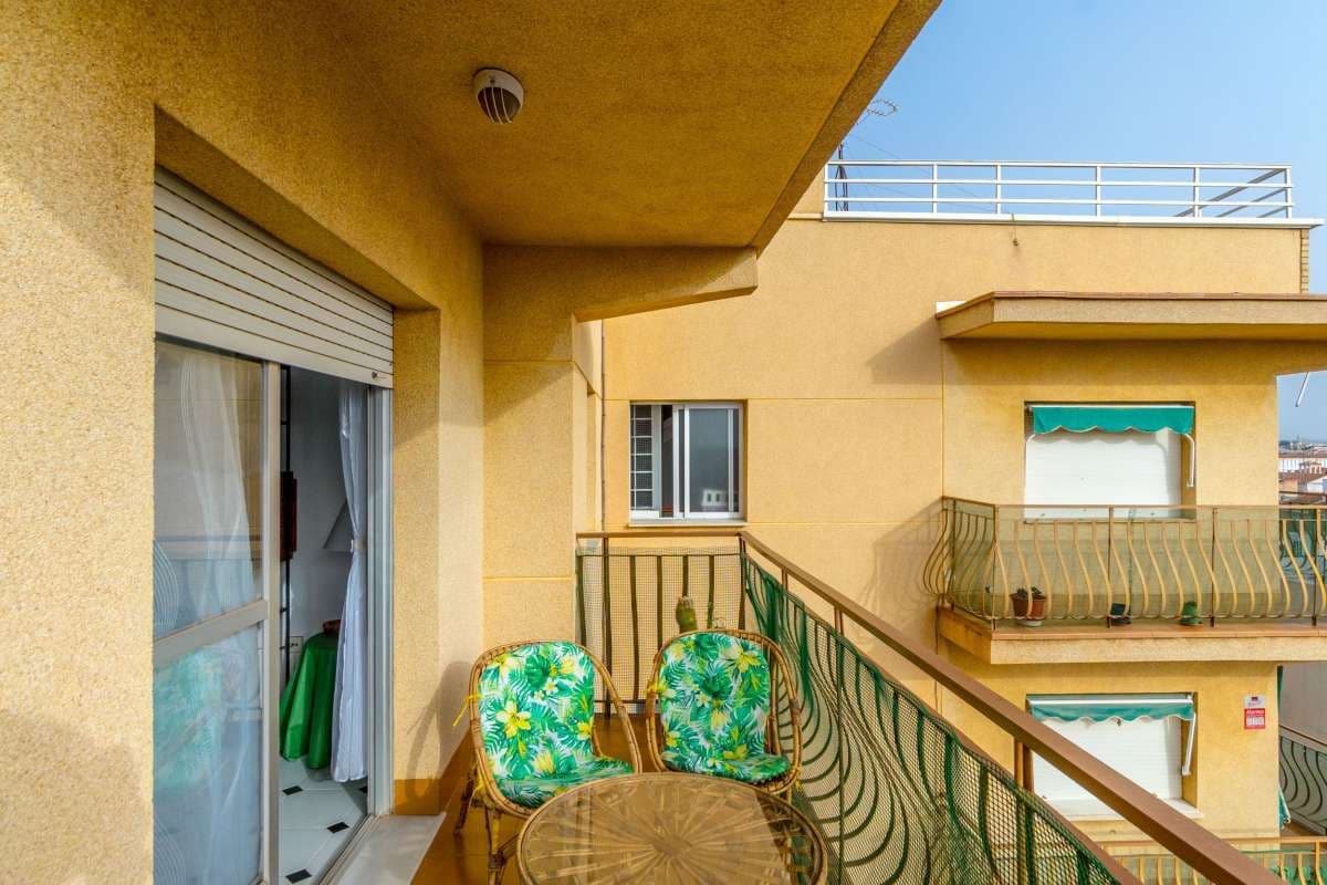 3 bed Middle Floor Apartment in Lo Pagan