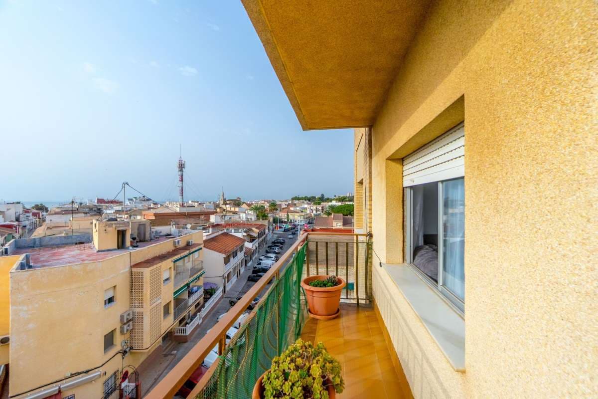 3 bed Middle Floor Apartment in Lo Pagan