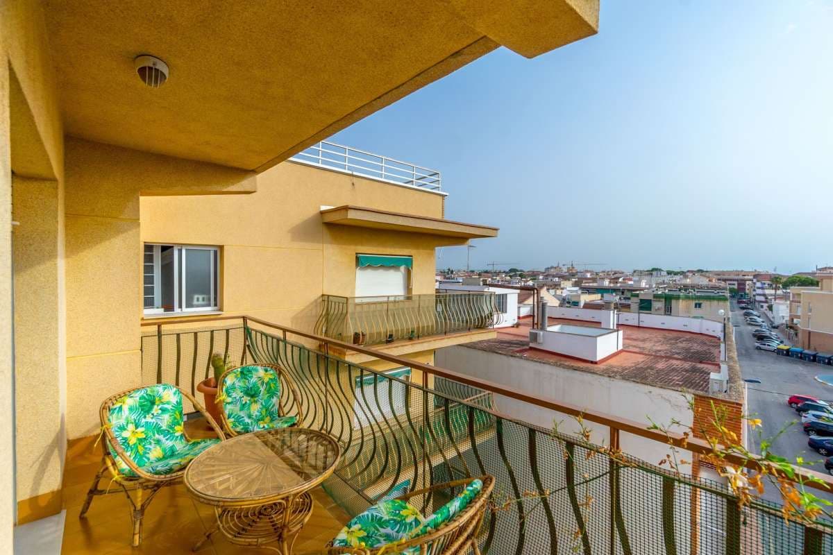 3 bed Middle Floor Apartment in Lo Pagan