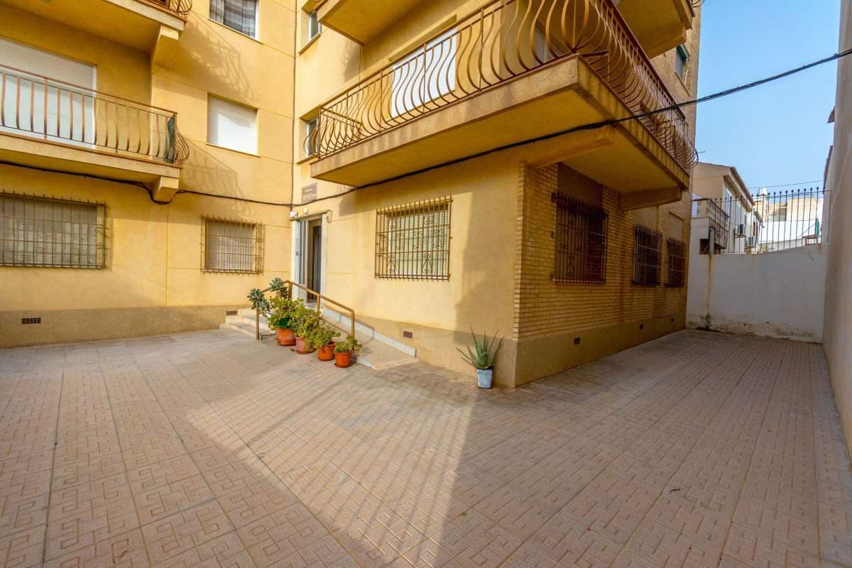3 bed Middle Floor Apartment in Lo Pagan
