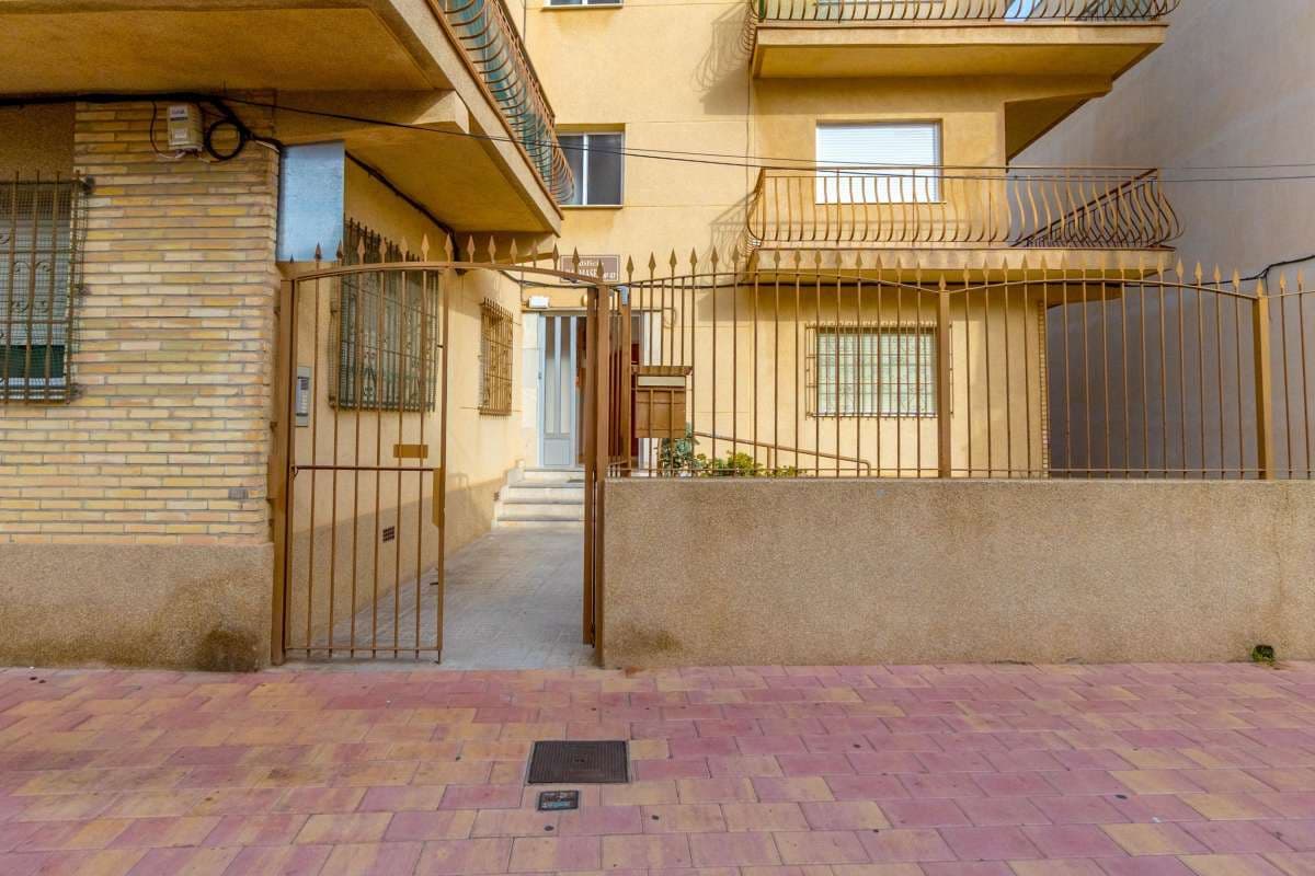 3 bed Middle Floor Apartment in Lo Pagan