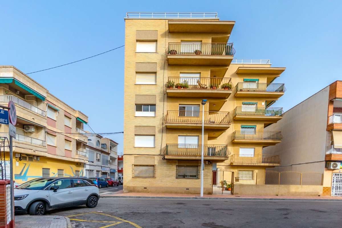 3 bed Middle Floor Apartment in Lo Pagan